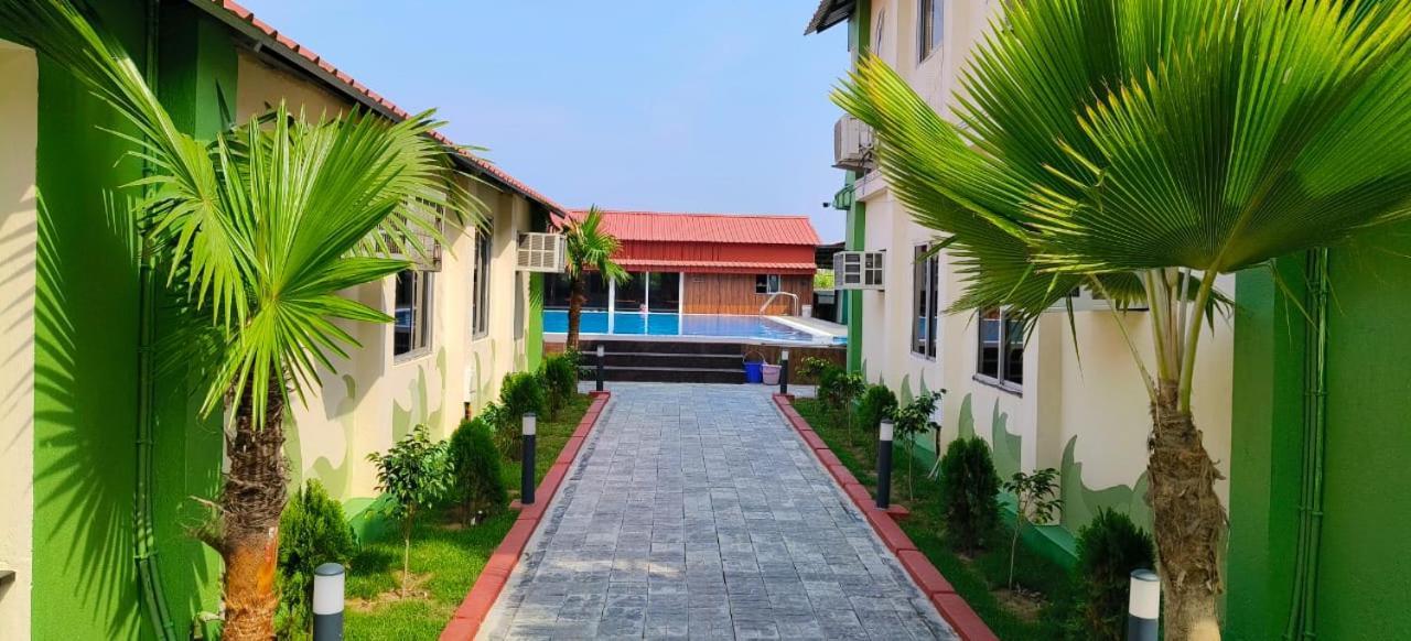 New Mouchak Hotel & Resorts Tajpur Bagian luar foto